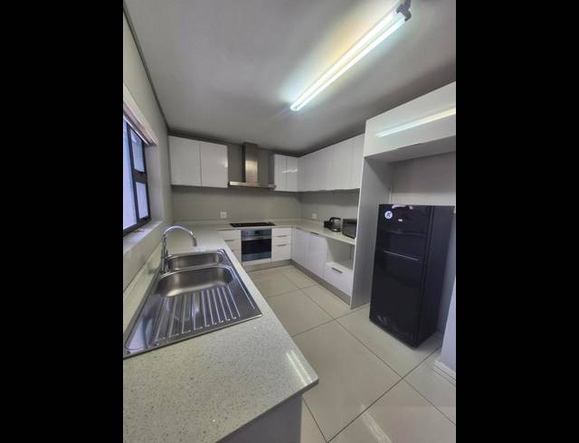 6 BEDROOM TOWNHOUSE FOR SALE IN IZINGA RIDGE